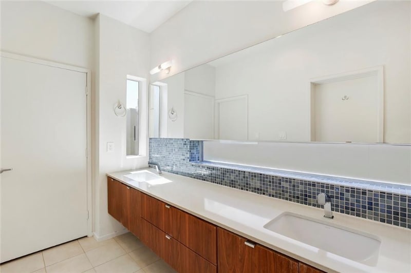 Building Photo - 5205 Capitol Ave