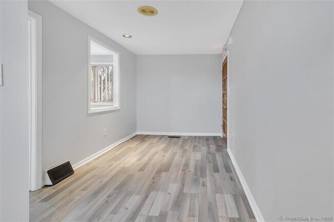 Building Photo - 571 Wolcott St