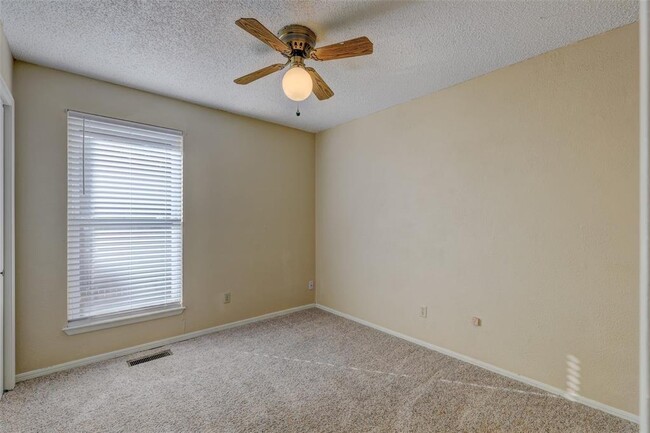 Building Photo - 841 N Robinson Ave