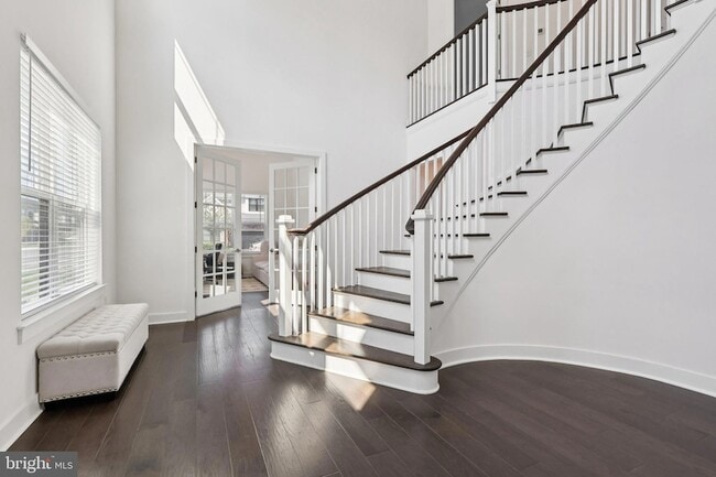 Building Photo - 2 Dogleg Ln