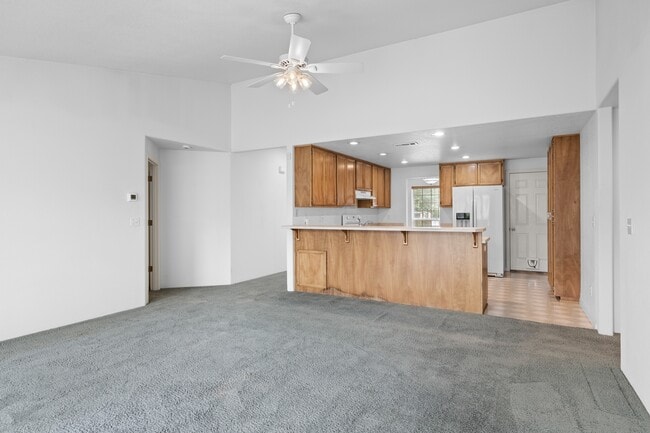 Building Photo - 621 Shadow Wood Dr