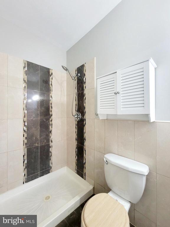 Building Photo - 1622 Blavis St