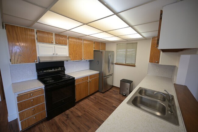 Building Photo - 2 bed 1 bath condo in 55+ community- ALL U...
