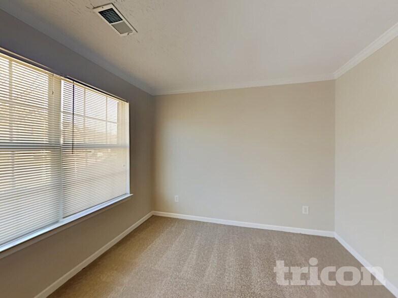 Building Photo - 6469 Snowden Dr