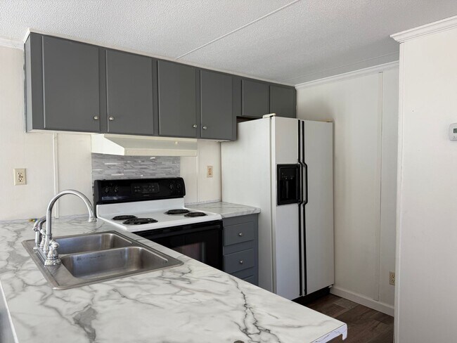 Building Photo - Newly remodeled 2 bedroom 1 bathroom mobile home in Greeneville, TN