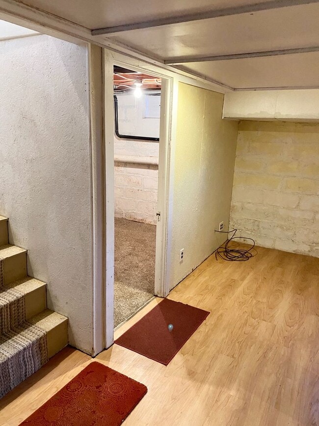 Building Photo - 1 bedroom home w/ fenced in yard