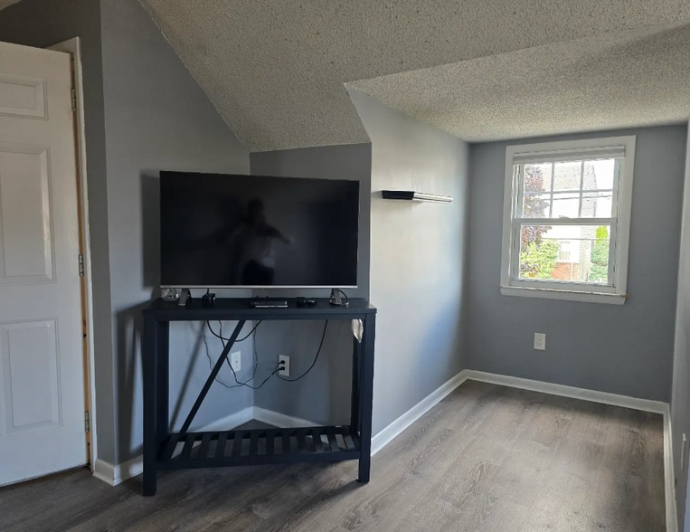 Livingroom - 69 Post Pl