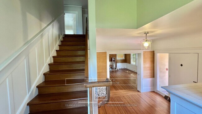 Building Photo - Charming and Spacious 4 bedroom Home in the Heart of Elmwood
