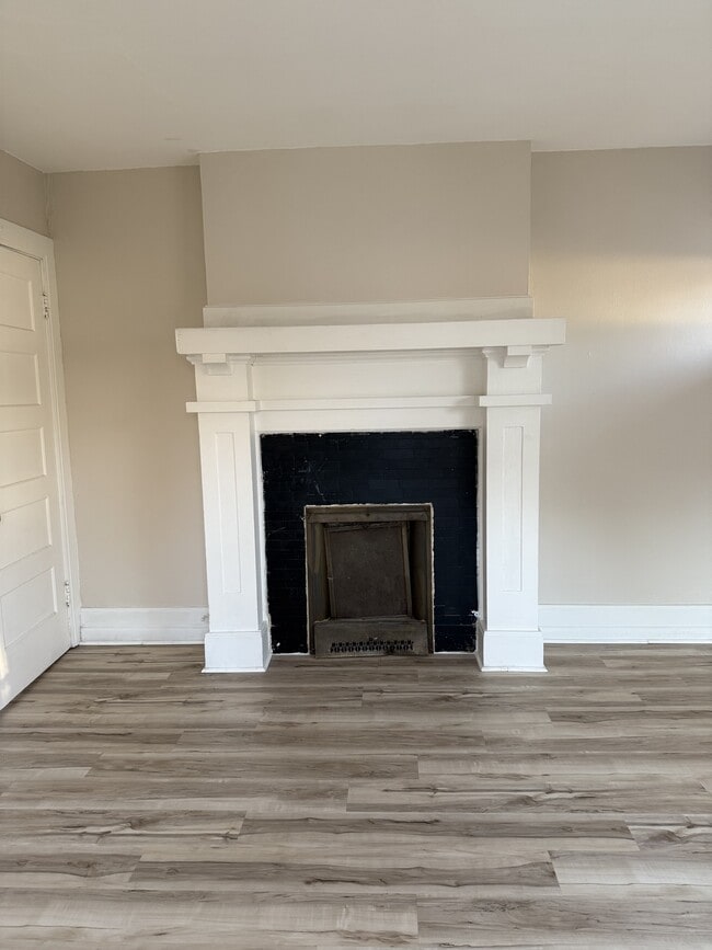 Building Photo - 541 Grafton Ave