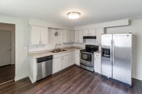 Building Photo - Modern Home with Premium Amenities in a Pr...