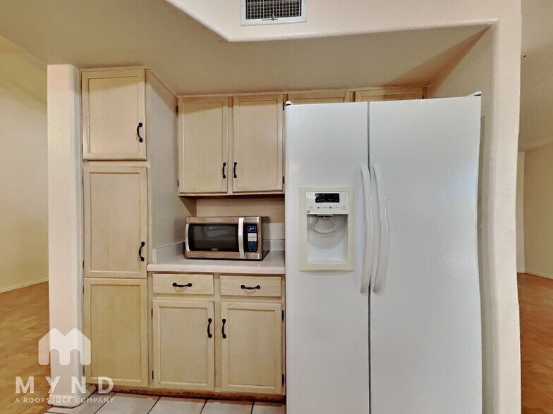 Building Photo - 3696 W Sunglade Dr