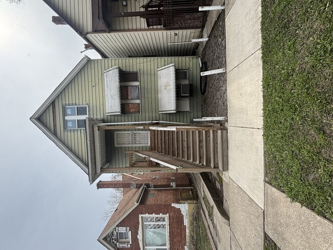 Primary Photo - 2325 S Kirkland Ave