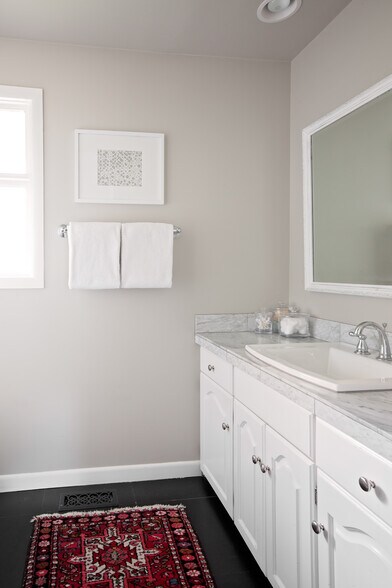 Building Photo - 12650 SW Park Way