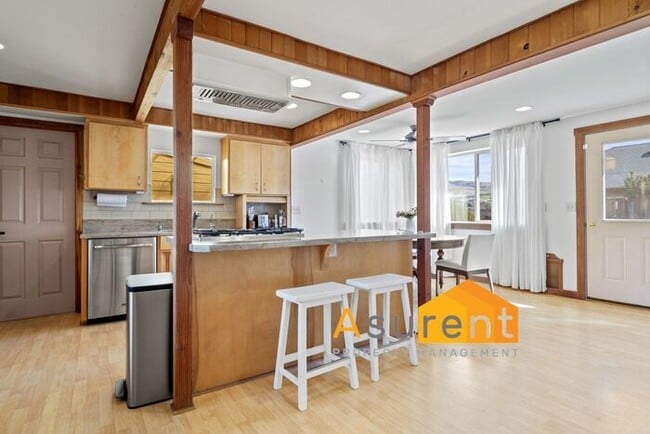 Building Photo - Amazing Fully Renovated Custom Furnished H...