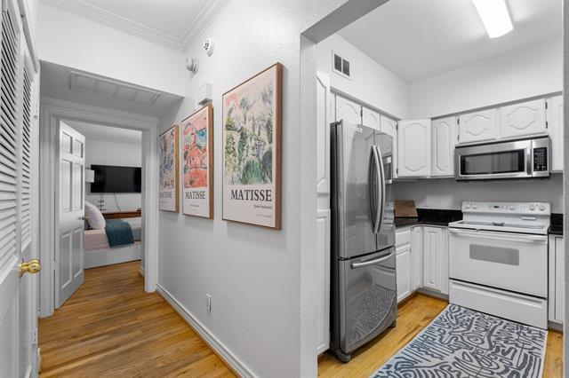 Building Photo - 3208 Cole Ave