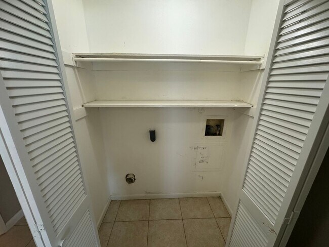 Building Photo - Gulf Breeze - Greenbriar Estate - 2 bedroom, 1 bathroom