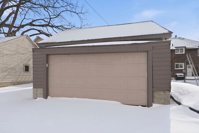 Building Photo - 714-716 Packard Ave