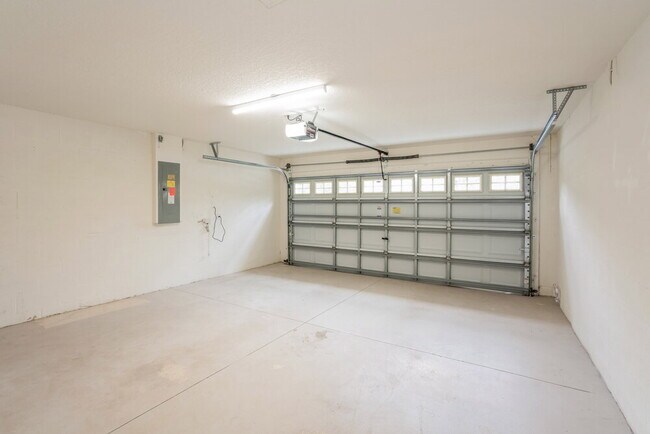 Building Photo - 11410 Blue Lilac Ave