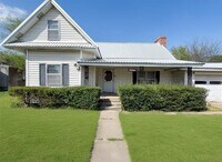 Building Photo - 411 E Avenue G