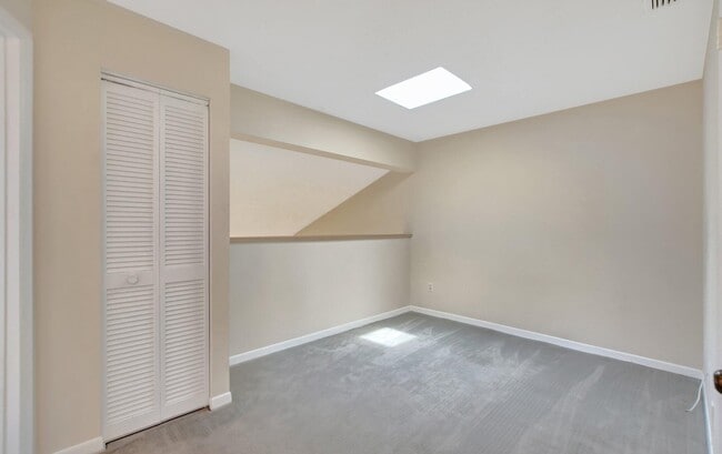 Building Photo - 6732 Canary Palm Cir
