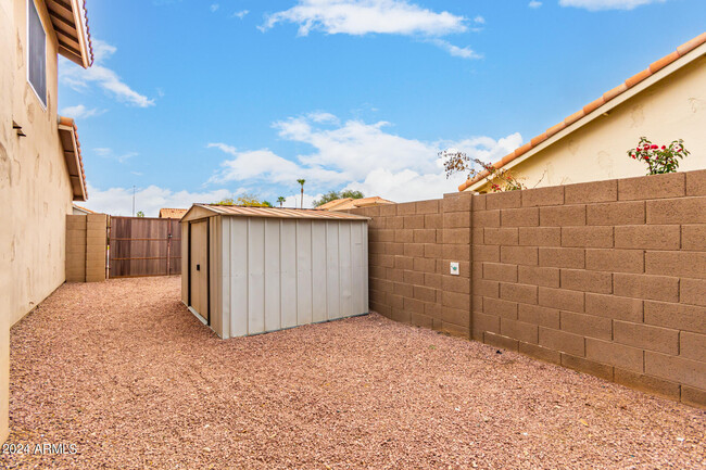 Building Photo - 7217 W Crest Ln