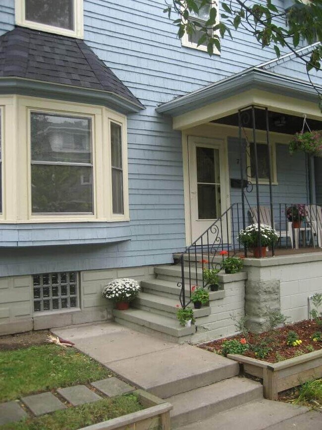 Building Photo - 221 Milburn St