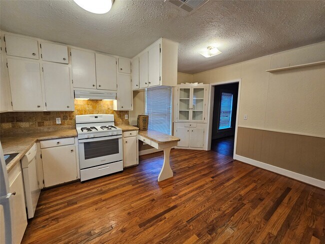 Building Photo - 603 Landrum