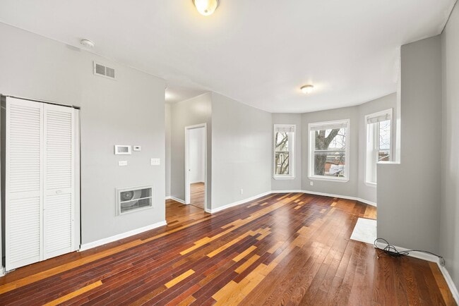 Building Photo - 6649 S Rhodes Ave