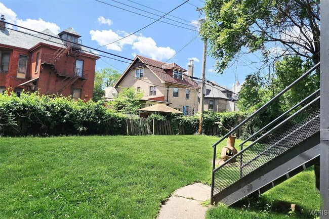 Building Photo - 3656 Shaw Ave