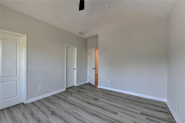 Building Photo - 4032 Ridge Grove Way