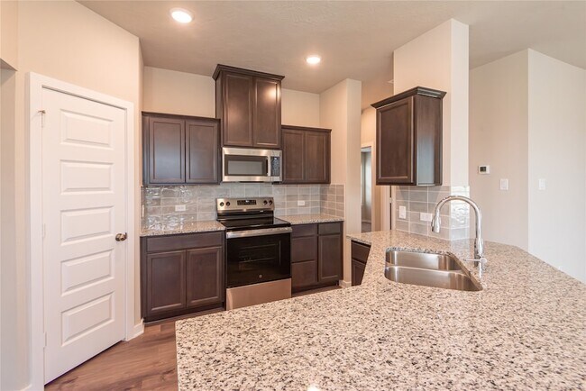 Building Photo - 1500 Lk Rdg Dr