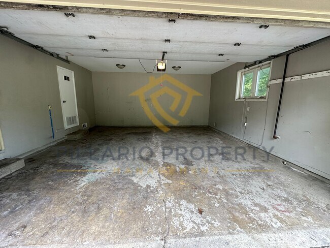 Building Photo - Spacious Warren Township, 3 Bedroom/1.5 Ba...