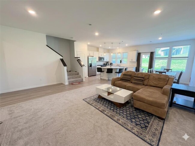 Building Photo - 6285 Larkspur Ln
