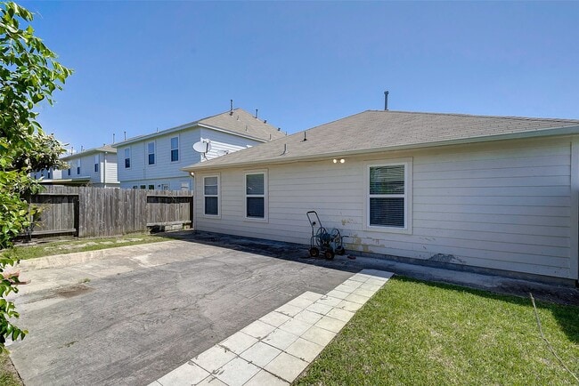 Building Photo - 3619 Apple Dale Dr