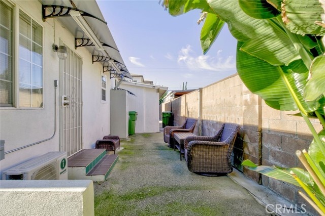 Building Photo - 5945 Willowcrest Ave