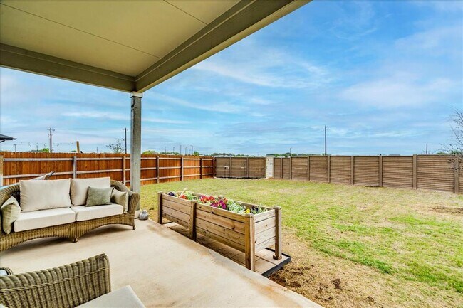 Building Photo - 125 Frogmore Lp