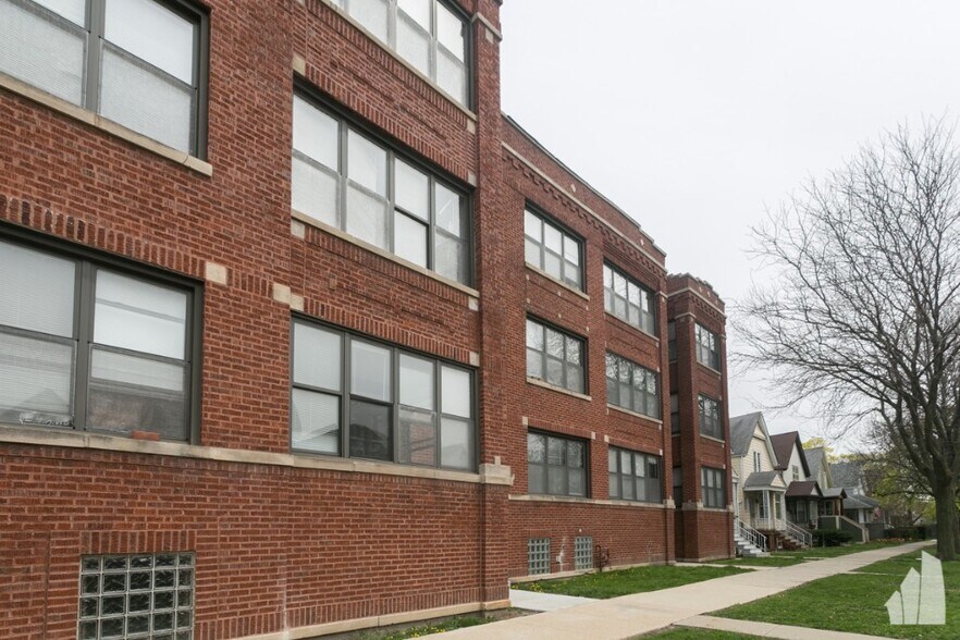 Primary Photo - 3827 N Drake Ave