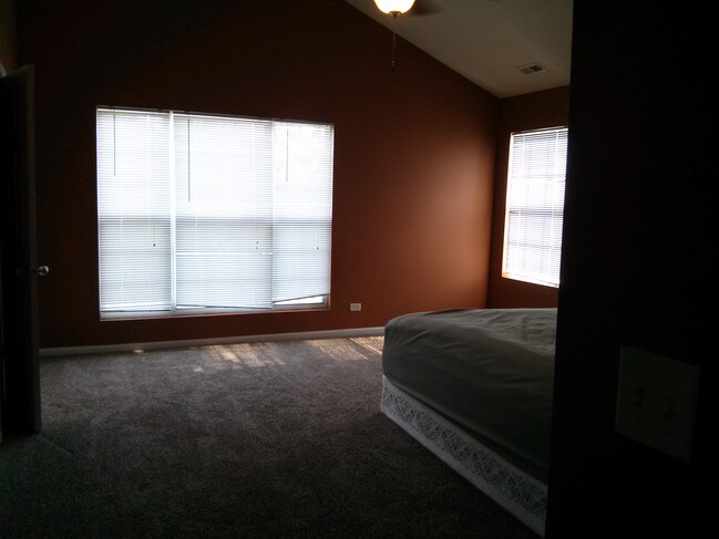 master bedroom - 1401 Millbrook Dr