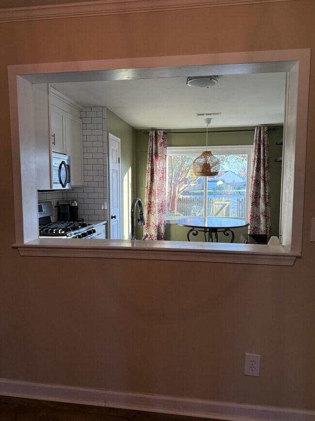 Building Photo - 713 Goodard Dr