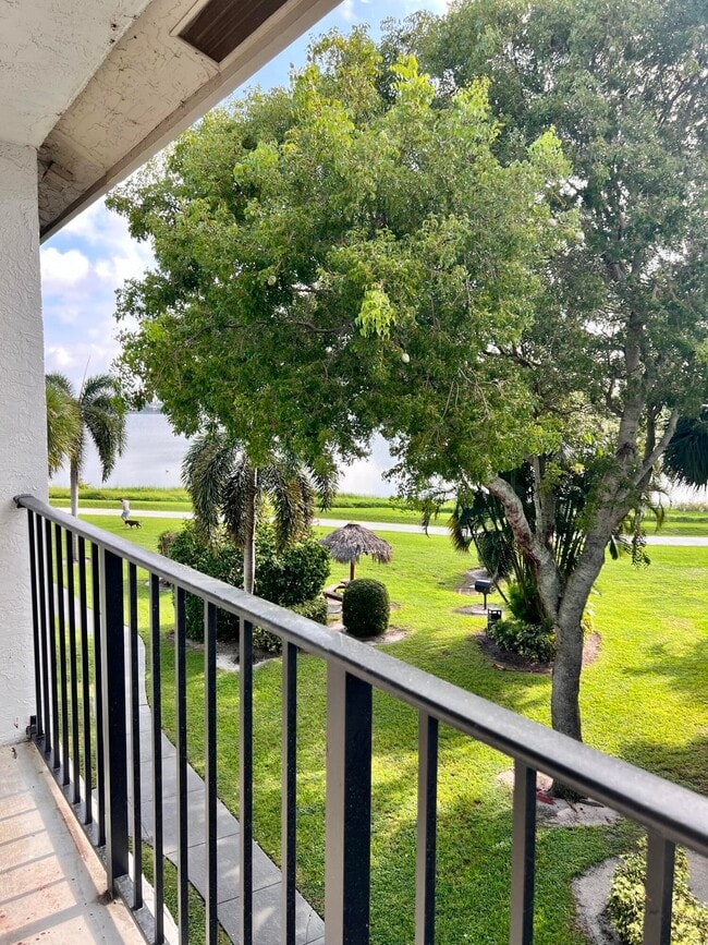 Building Photo - 752 Executive Center Dr