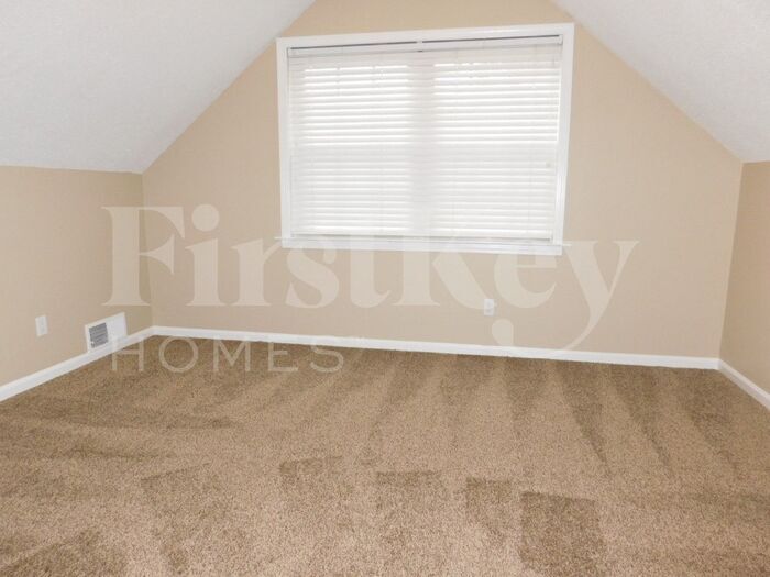Building Photo - 2493 Tarbet Dr
