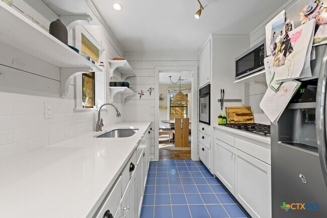 Building Photo - 202 Leveritts Loop