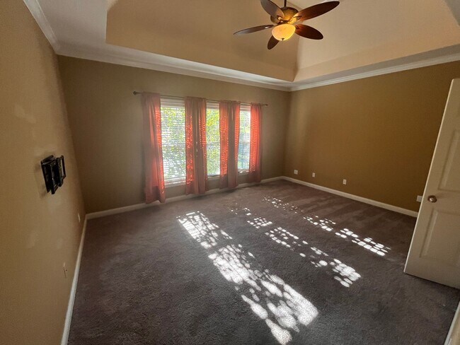 Building Photo - Beautiful 4 Bed in Hamburg!