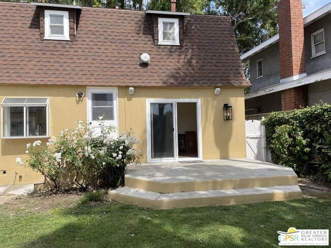 Building Photo - 3163 Pine Ave