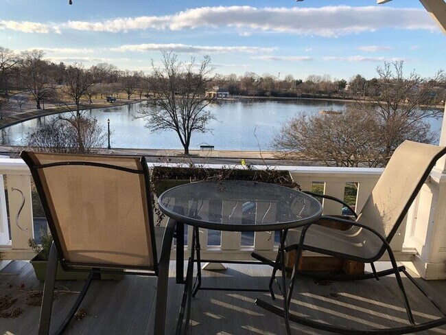 Building Photo - 603 S Davis Ave