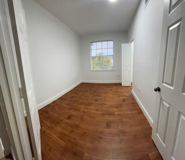 Building Photo - Great Location!  Limited Time Offer: Up to $2,000 Move-In Credit + Free Utility Connection