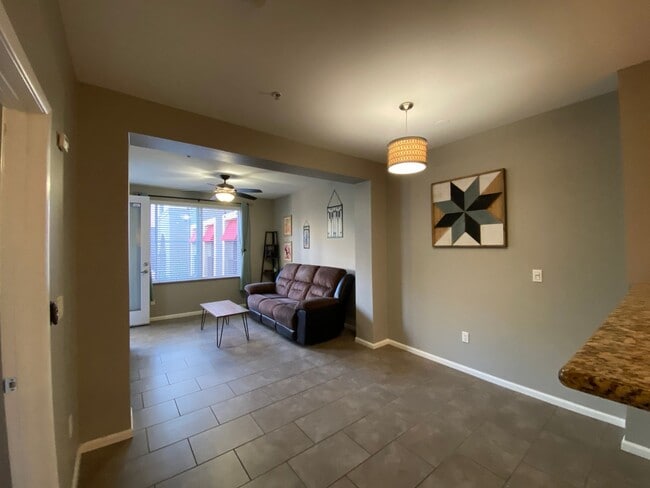 Building Photo - Anaheim Stadium Lofts - 1 Bedroom