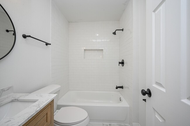Building Photo - 4710 Hershe St