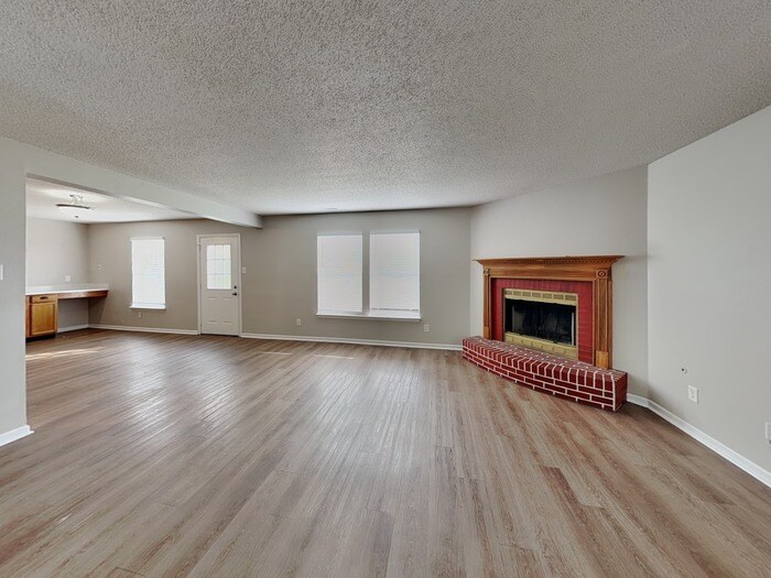 Building Photo - 9207 Wandflower Dr