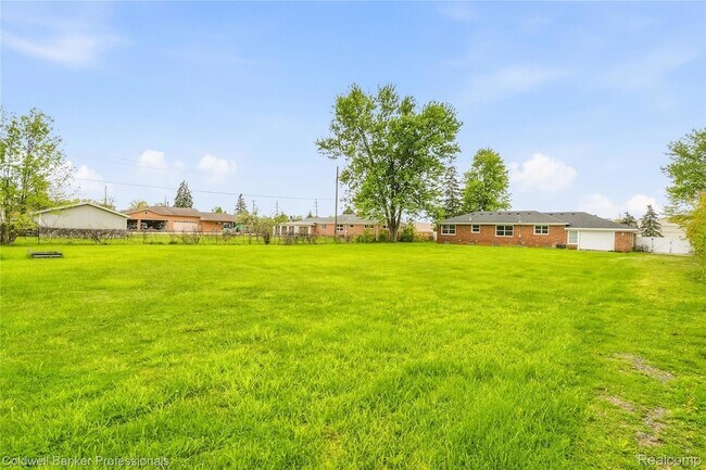 Building Photo - 7841 Haggerty Rd